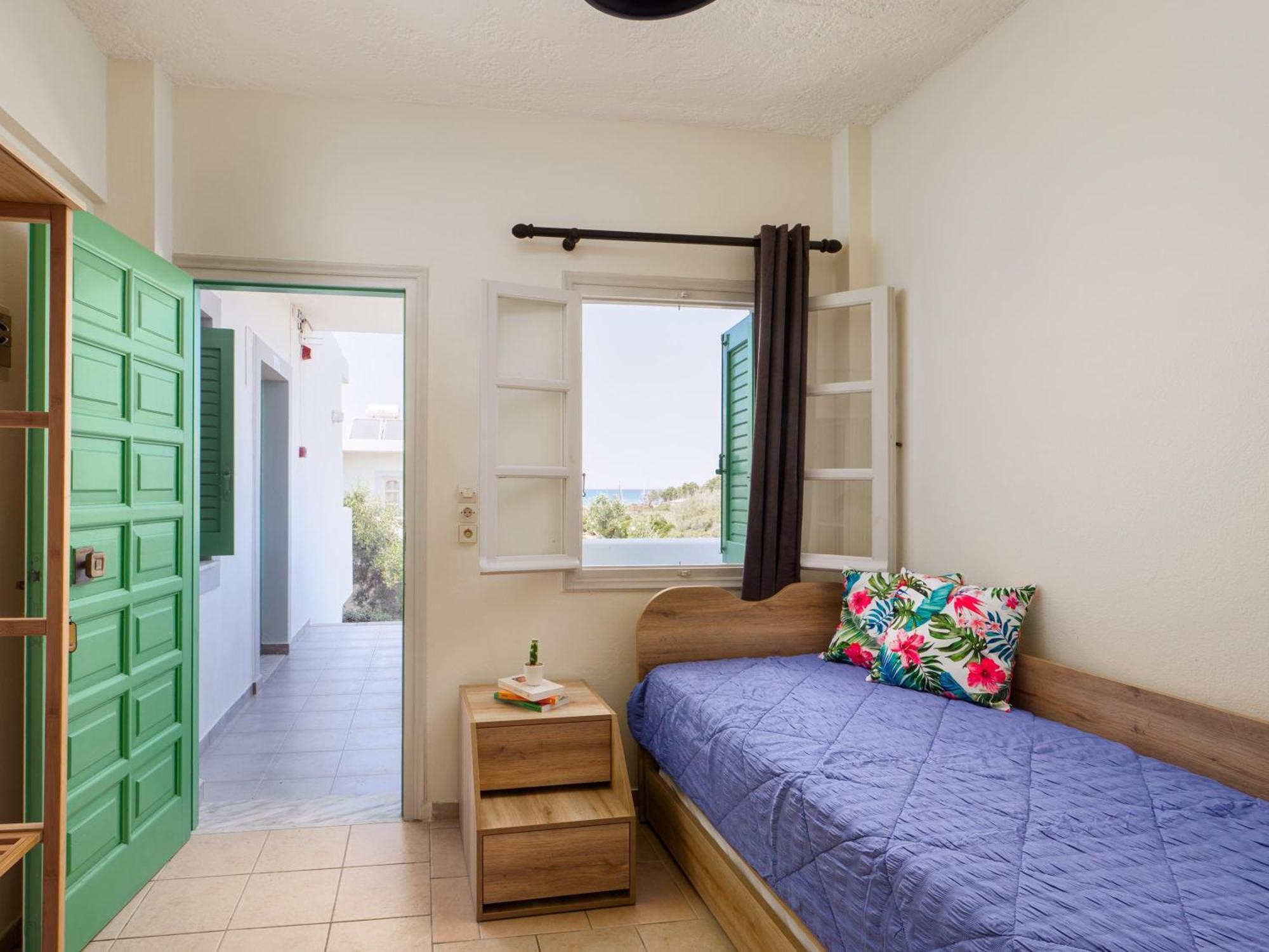 Divina Seaside Apartments By Estia Goúvai Luaran gambar