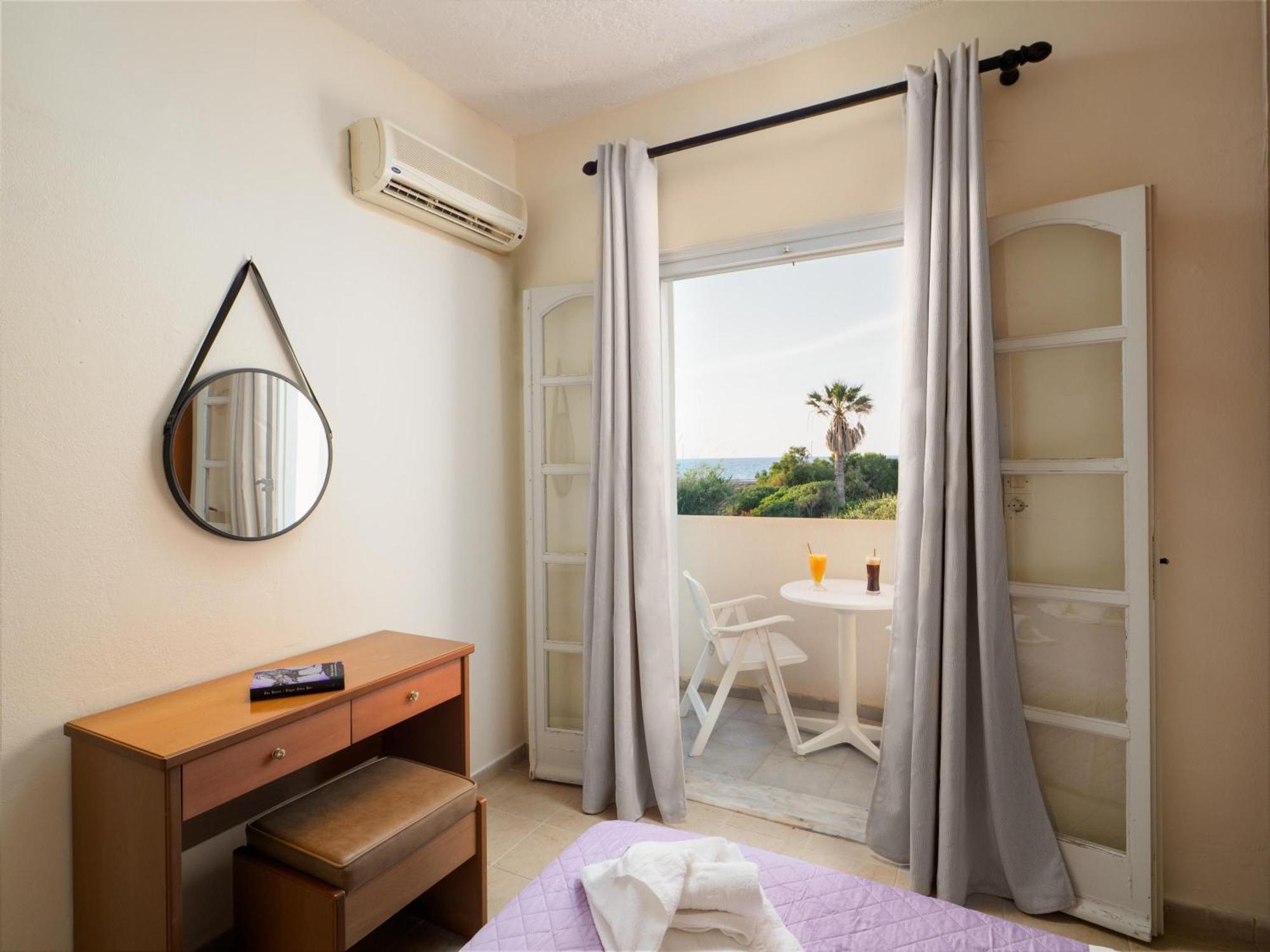 Divina Seaside Apartments By Estia Goúvai Luaran gambar